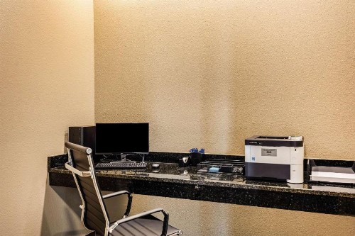 MainStay Suites Sarasota I-75 - image 4