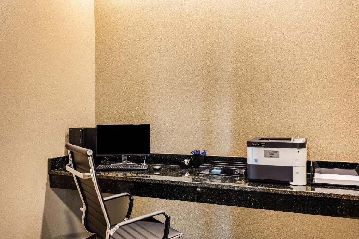 MainStay Suites Sarasota I-75 - image 4