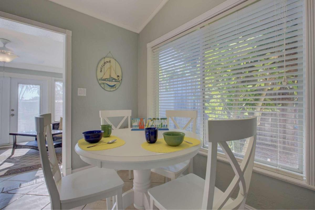 Peacock Bungalow - right - image 3