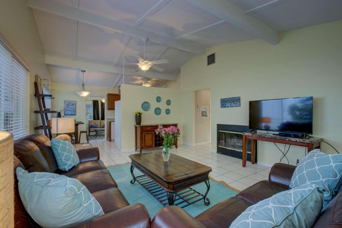 Peacock Bungalow - left - main image