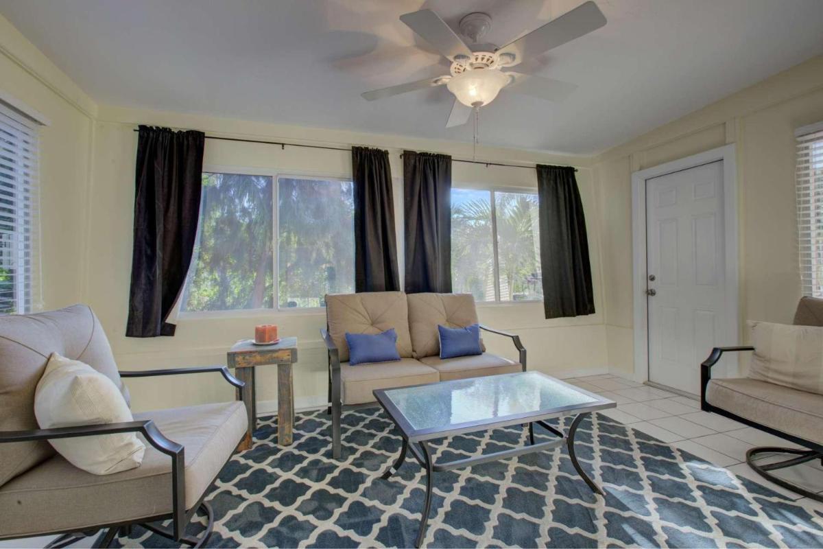 Peacock Bungalow - left - image 7