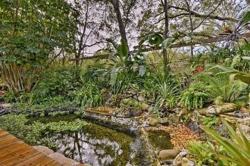 Sarasota Bungalow with Pergola Garden and Waterfalls! - image 10