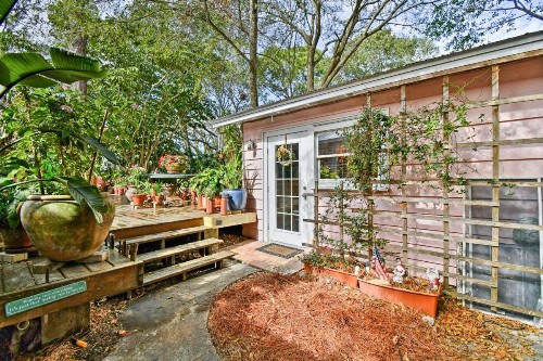 Sarasota Bungalow with Pergola Garden and Waterfalls! - image 12