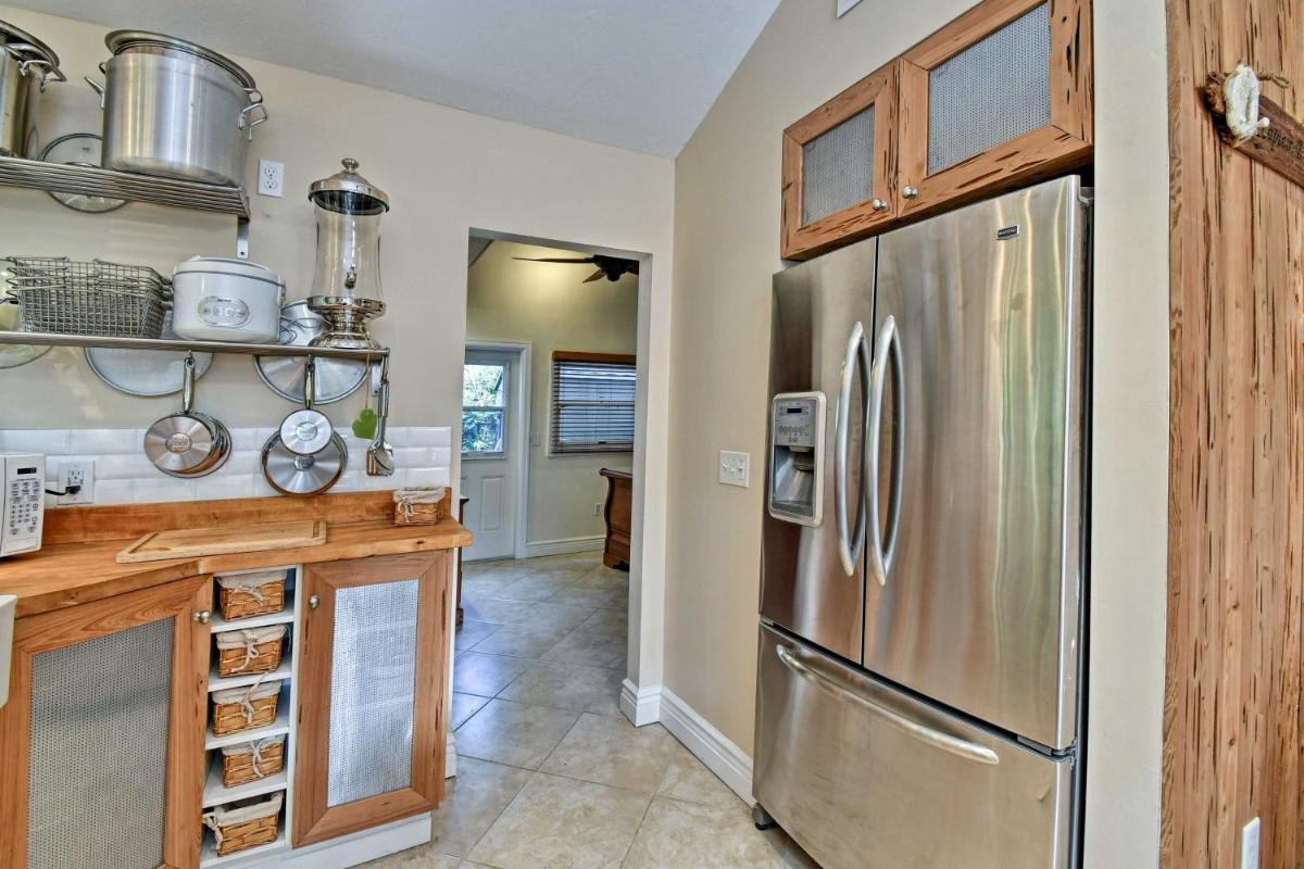 Sarasota Bungalow with Pergola Garden and Waterfalls! - image 2