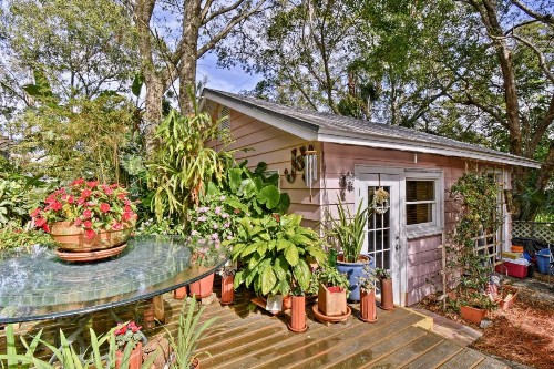 Sarasota Bungalow with Pergola Garden and Waterfalls! - image 6