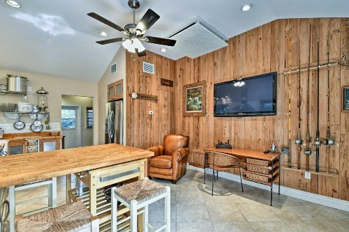 Sarasota Bungalow with Pergola Garden and Waterfalls! - image 7