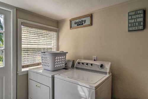 Quiet and Cozy Sarasota House with Yard Pet Friendly! - image 12