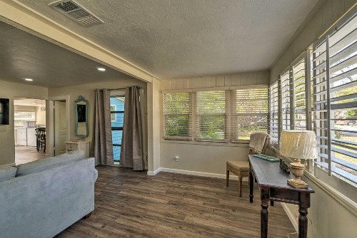 Quiet and Cozy Sarasota House with Yard Pet Friendly! - image 7