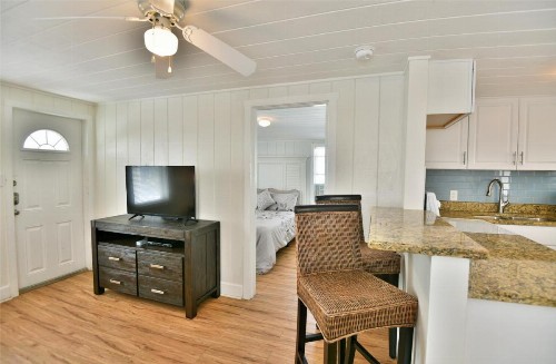 Charming Beach Cottage Steps to Siesta Beach and Village Shops and Restaurants - image 9