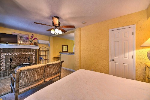 Lido Key Studio Patio and Yard and Walk to Beach - image 7
