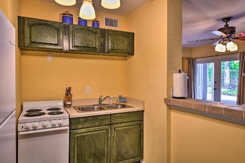 Lido Key Studio Patio and Yard and Walk to Beach - image 8