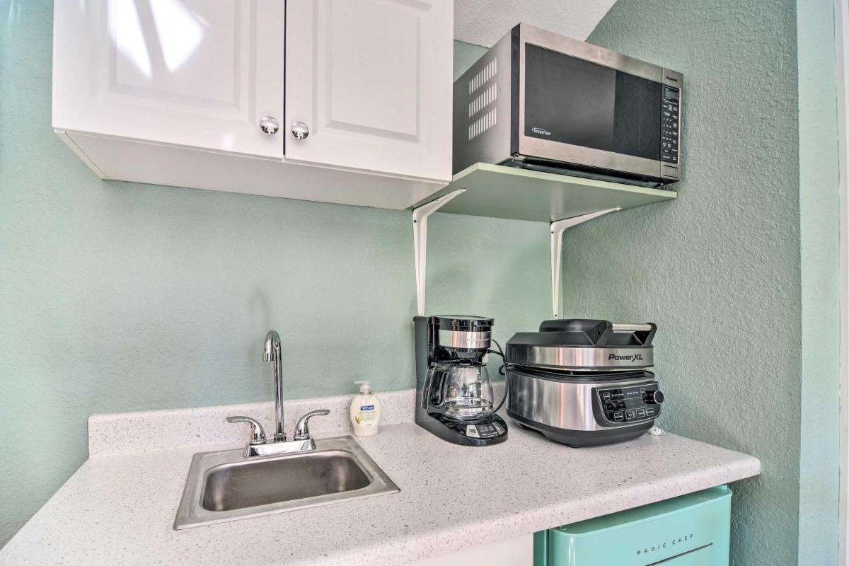 Vibrant Sarasota Studio Less Than 1 Mile from Beach! - image 6
