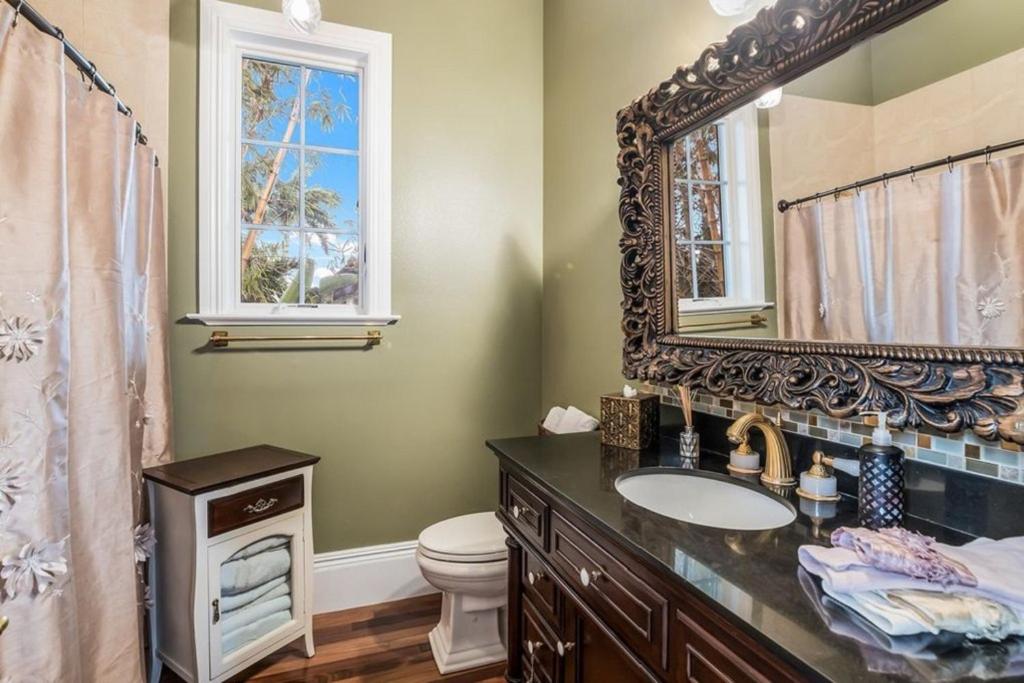 Sarasota Luxury Estate - image 4
