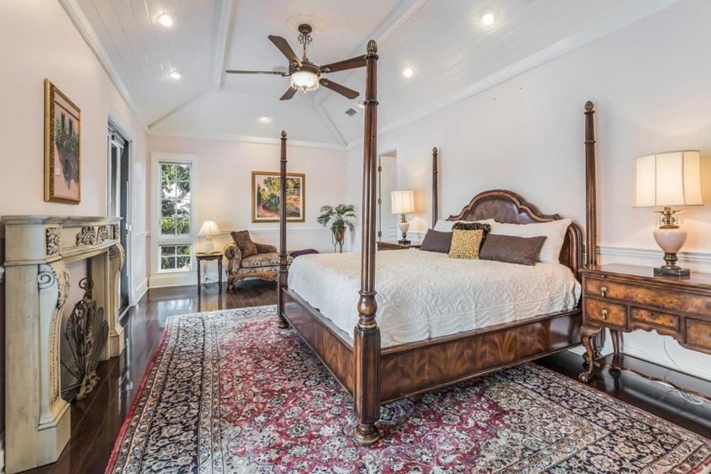 Sarasota Luxury Estate - image 7
