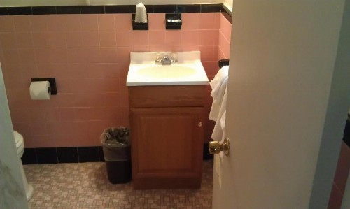 Community Court Motel - image 18