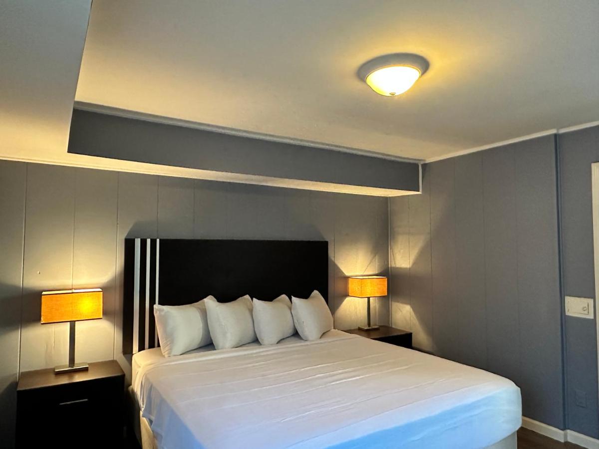 Community Court Motel - image 2