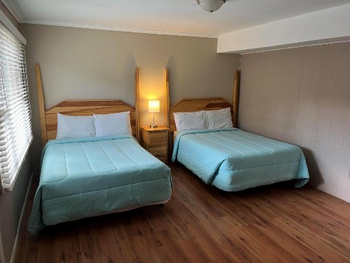 Community Court Motel - image 20