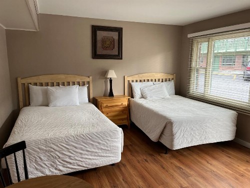Community Court Motel - image 23