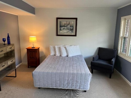 Community Court Motel - image 35