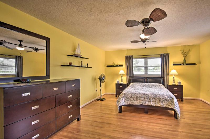 Satellite Beach Oasis with Porch 2 Blocks to Ocean! - image 6