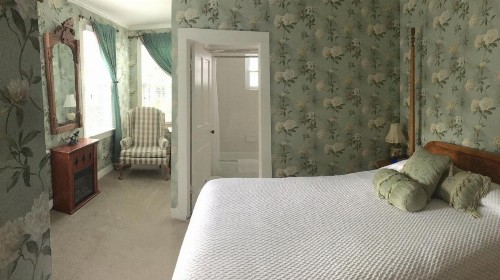Maplewood Hotel - image 2