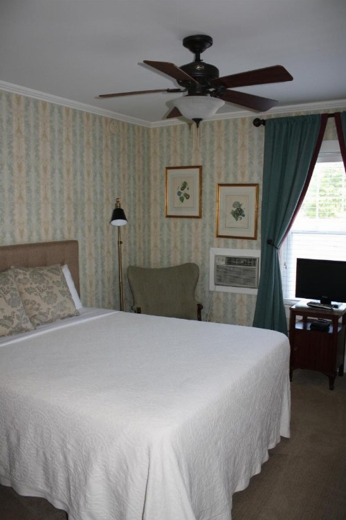 Maplewood Hotel - image 21