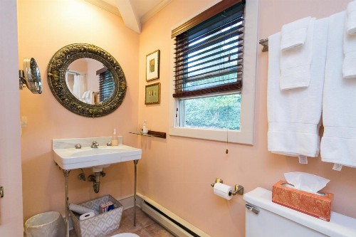 Hidden Garden Cottages & Suites - image 12