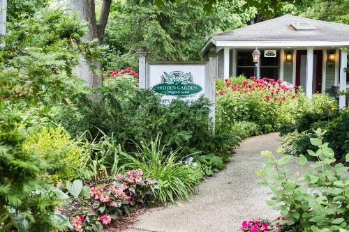 Hidden Garden Cottages & Suites - image 9