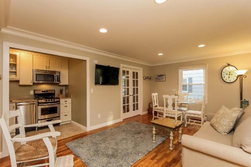 Water Street Retreat - image 7