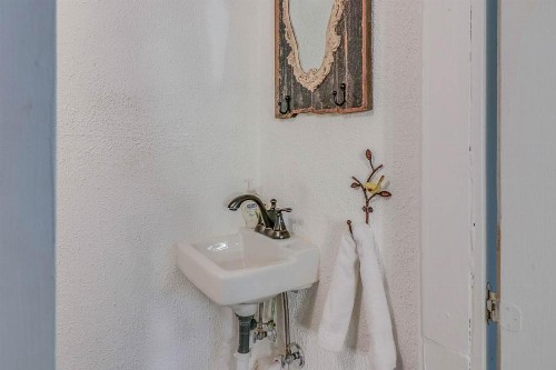 Cozy Hideaway - image 6