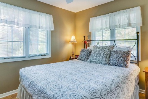 Cozy Hideaway - image 8