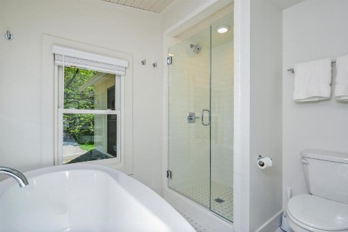 Saugatuck Farmhouse - image 17