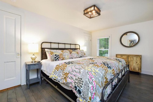 Saugatuck Farmhouse - image 2