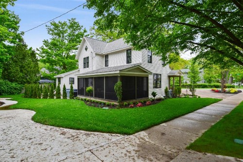Saugatuck Farmhouse - image 20