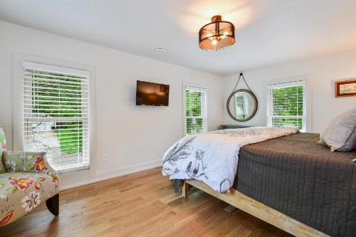 Saugatuck Farmhouse - image 21