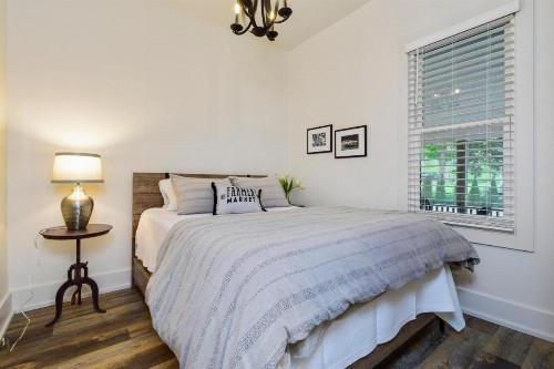 Saugatuck Farmhouse - image 22