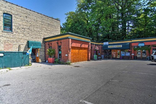 Charming Saugatuck Condo with Private Deck and Grill! - image 5