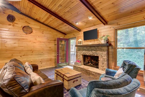 Coffee Creek Cabin - image 11