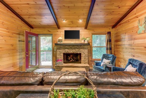 Coffee Creek Cabin - image 8