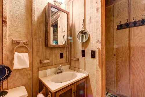 Sweet Home Away - image 10