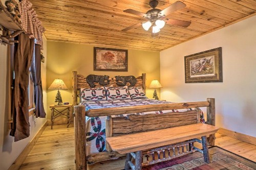 Outdoor Adventure - Charming Cabin with Hot Tub - image 11