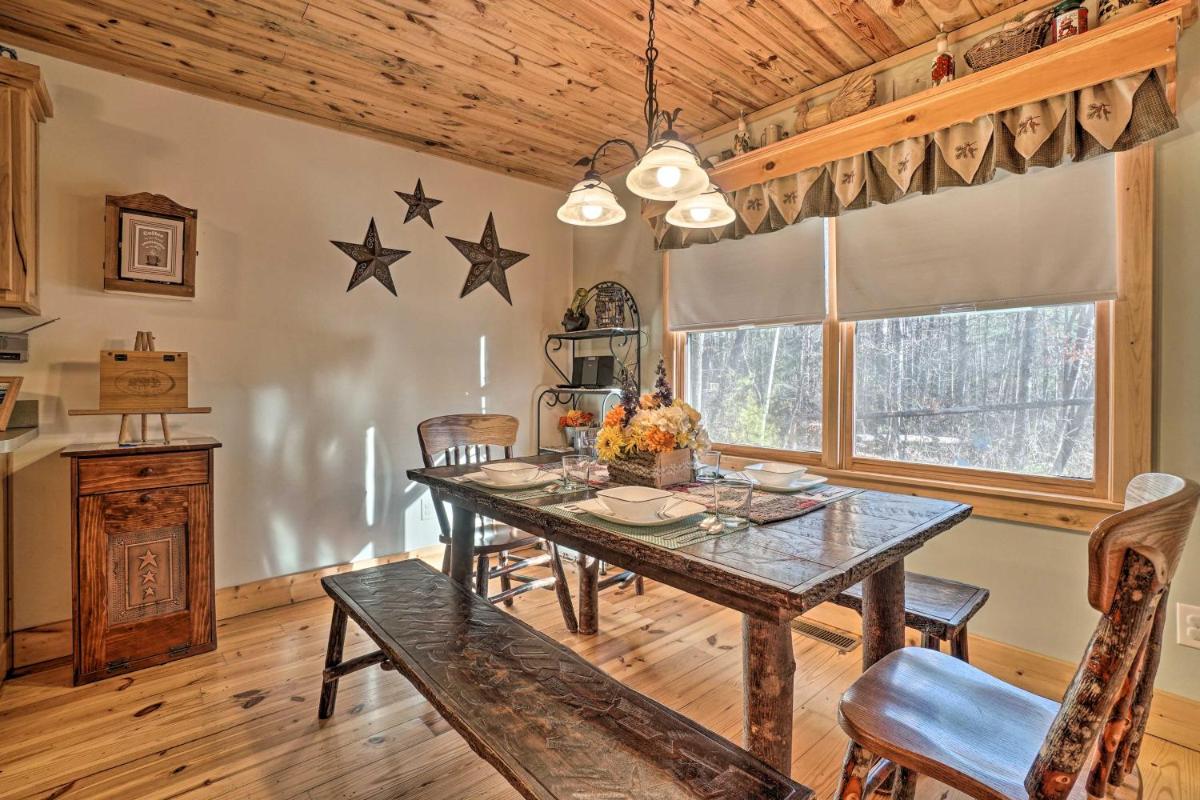 Outdoor Adventure - Charming Cabin with Hot Tub - image 7
