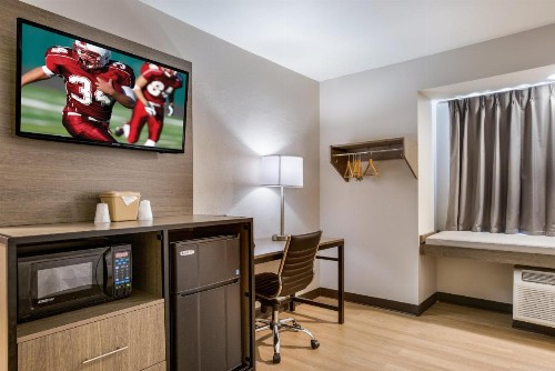 Red Roof Inn PLUS+ & Suites Savannah – I-95 - image 13