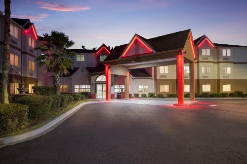 Red Roof Inn PLUS+ & Suites Savannah – I-95 - image 31