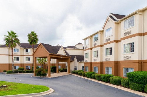 Red Roof Inn PLUS+ & Suites Savannah – I-95 - image 32