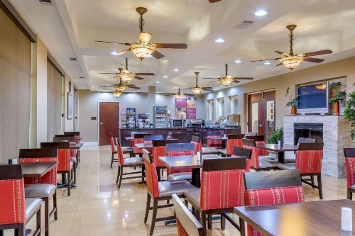 Comfort Suites Gateway - image 34