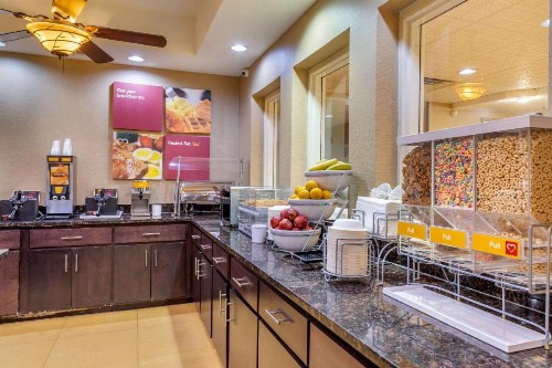 Comfort Suites Gateway - image 9
