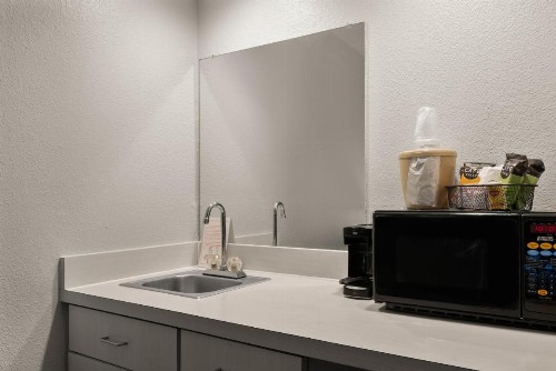 Red Roof Inn & Suites Savannah Airport - image 11
