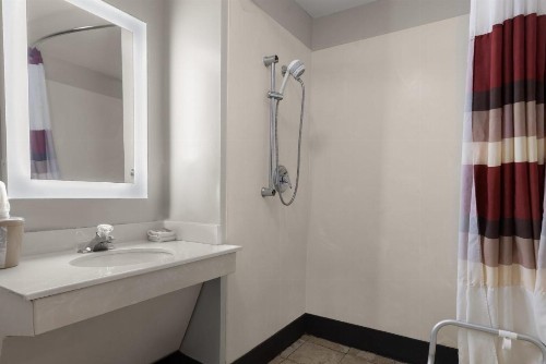 Red Roof Inn & Suites Savannah Airport - image 18
