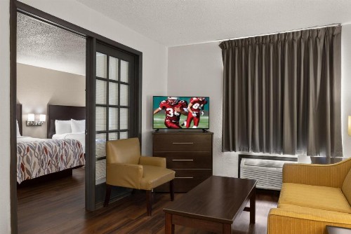 Red Roof Inn & Suites Savannah Airport - image 30